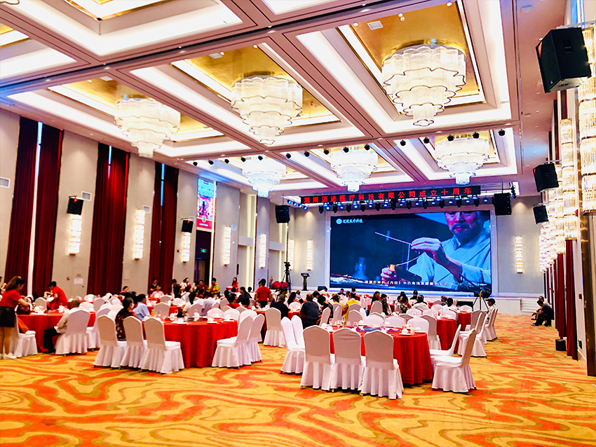 庆祝迈进医疗与长沙带会议室的酒店熙林国际会议中心达成长期合作协议